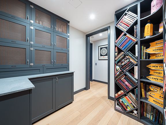 4th image of 360 E 89th St #4E
