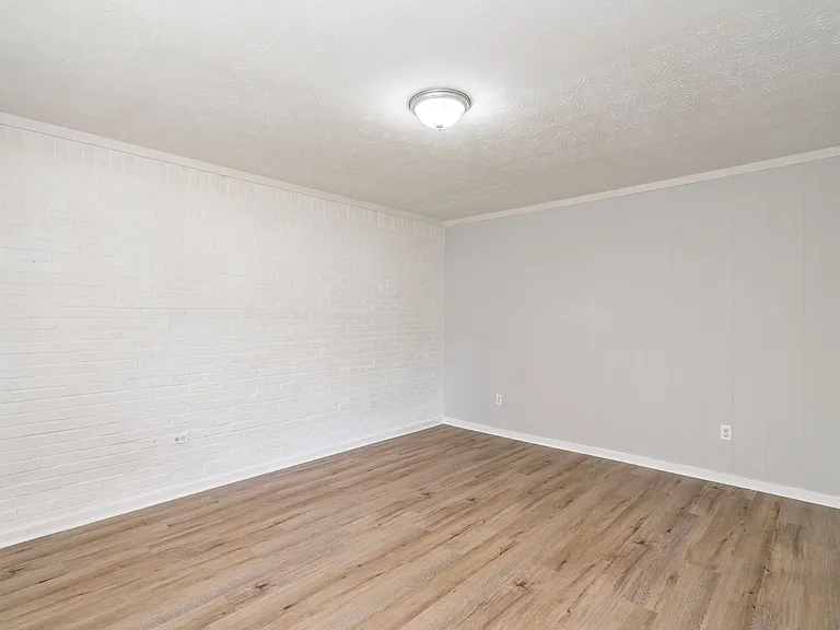 1309 E 1st Ave — Photo 7