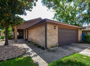 7738 Green Lawn Dr, Houston, TX 77088
