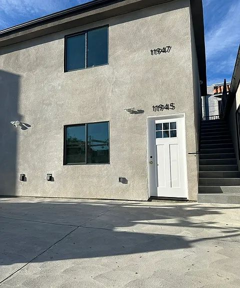 11945 Victory Blvd — Photo 3