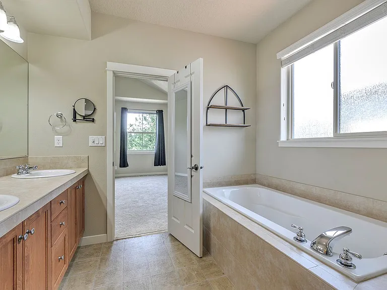 16928 SW 136th Ave — Photo 20