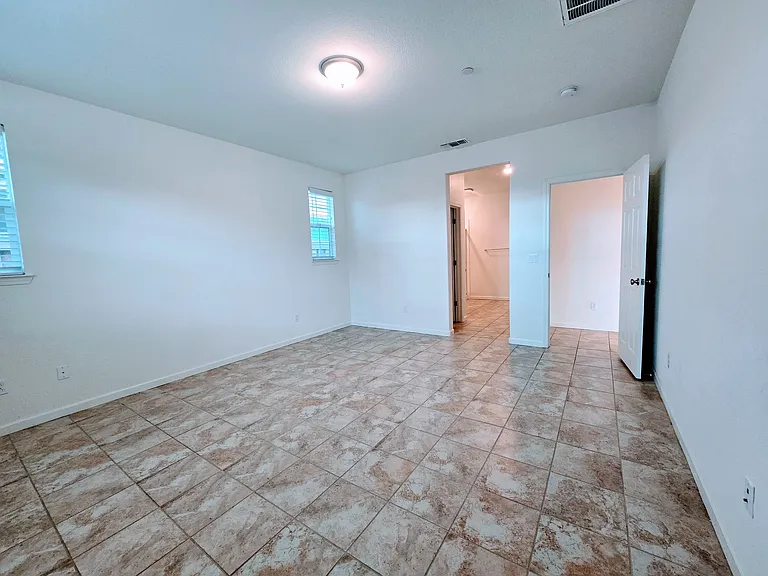 478 Telegraph St — Photo 13