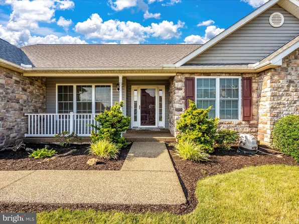 34 Summer Breeze Ln, Chambersburg, PA 17202