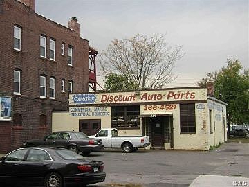 2nd image of 483 Barnum Ave