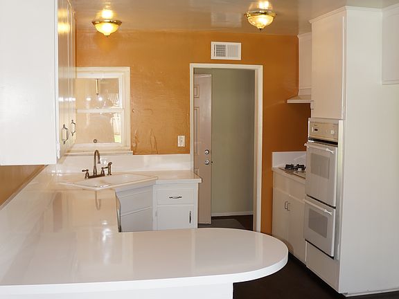 Kitchen W/Bfast Counter