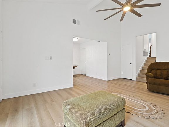 3rd image of 820 W 232nd St