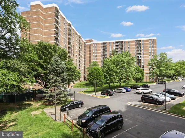 2300 Pimmit Dr APT 211, Falls Church, VA 22043
