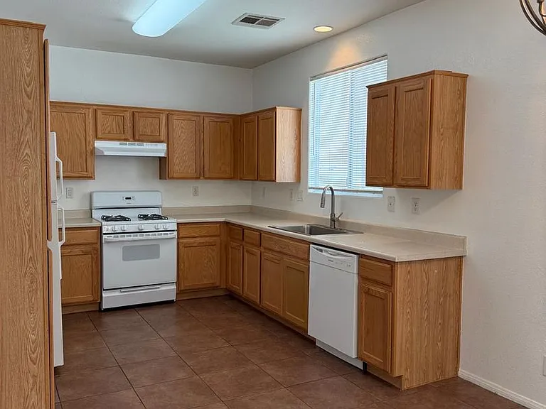 1260 Oak Village Ave — Photo 3