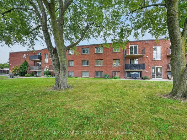 452 Carlton St S #37, Saint Catharines, ON L2M 4X1