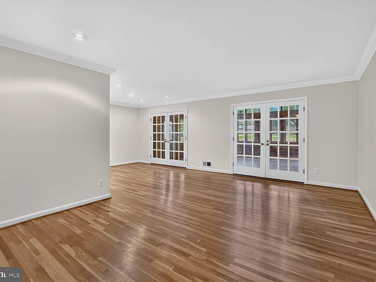 6035 Chatsworth Ln — Photo 16
