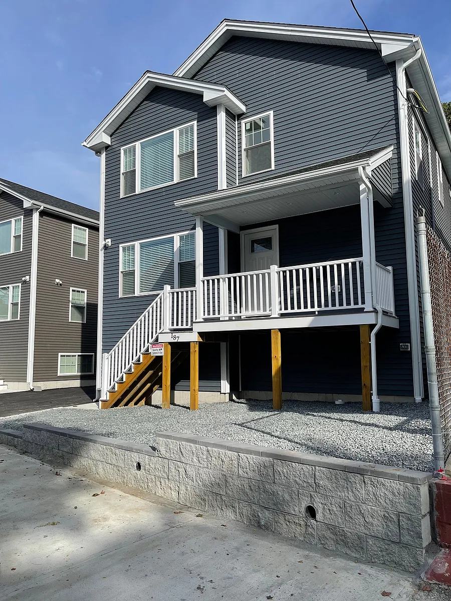 Building Photo - 187 Montgomery Ave #2