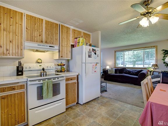 4th image of 15907 38th Ave E