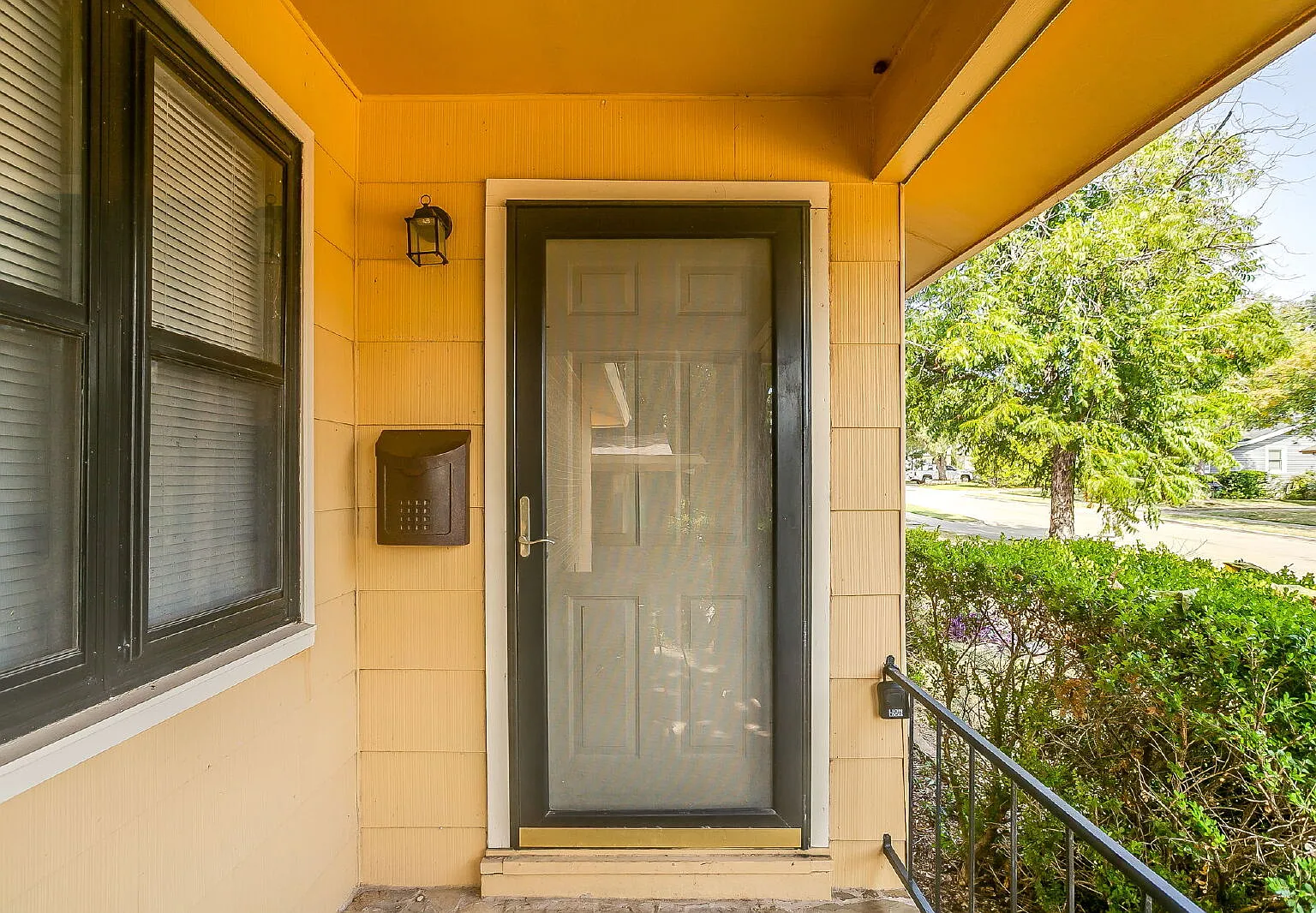 3 bed, 2.0 bath, 1400 sqft, $1,950 — Photo 3