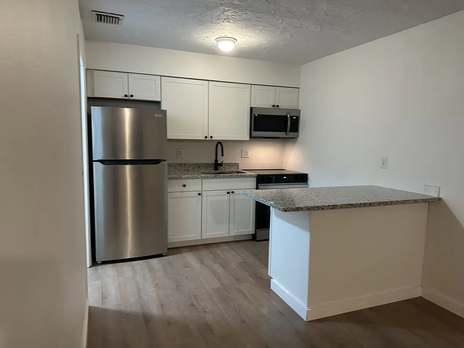 2931 SE 52nd Ave - C — Photo 3