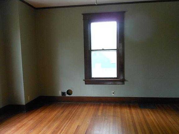 FORMAL DINNING AREA