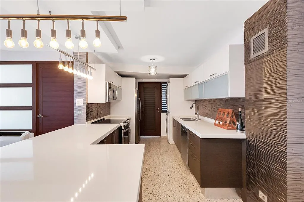 2 bed, 1.0 bath, 977 sqft, $3,000 — Photo 4
