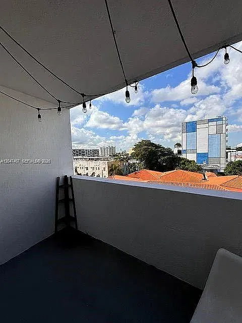 2 bed, 1000 sqft, $2,700 — Photo 2