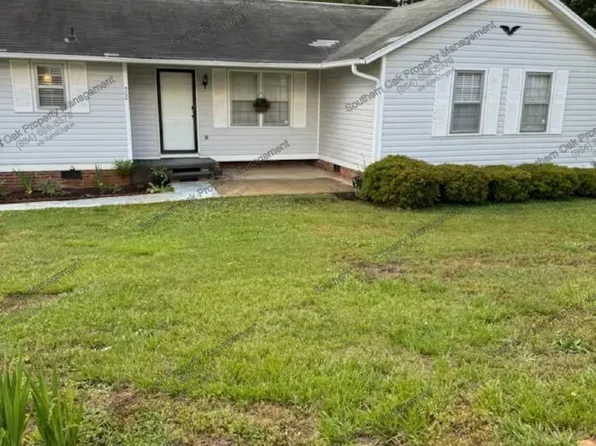 500 Shady Pine Dr, Seneca, SC 29678