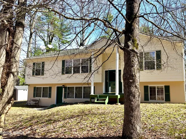 104 Hedge Dr, Dingmans Ferry, PA 18328