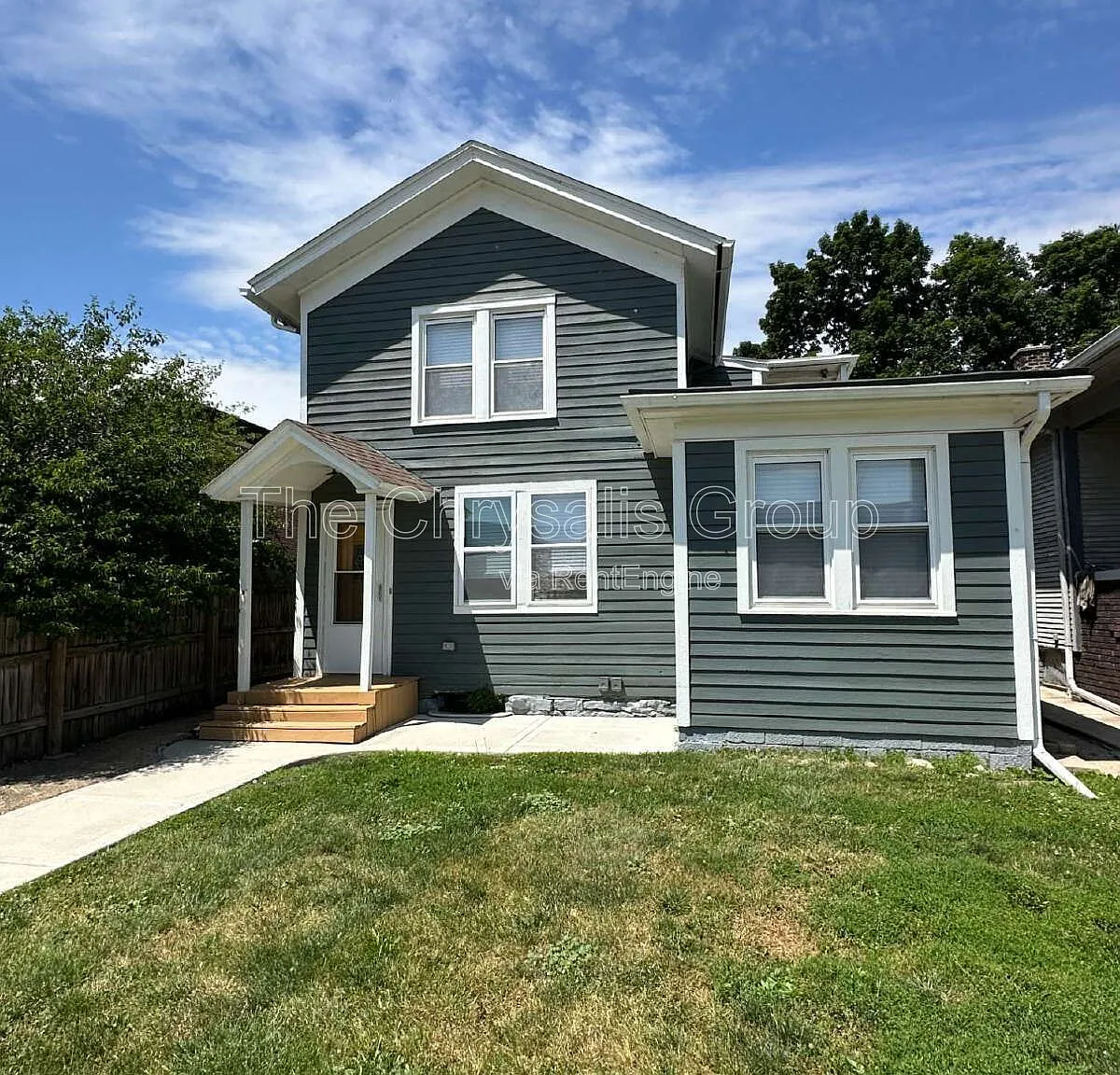 2 bed, 1.0 bath, $1,650 — Photo 2