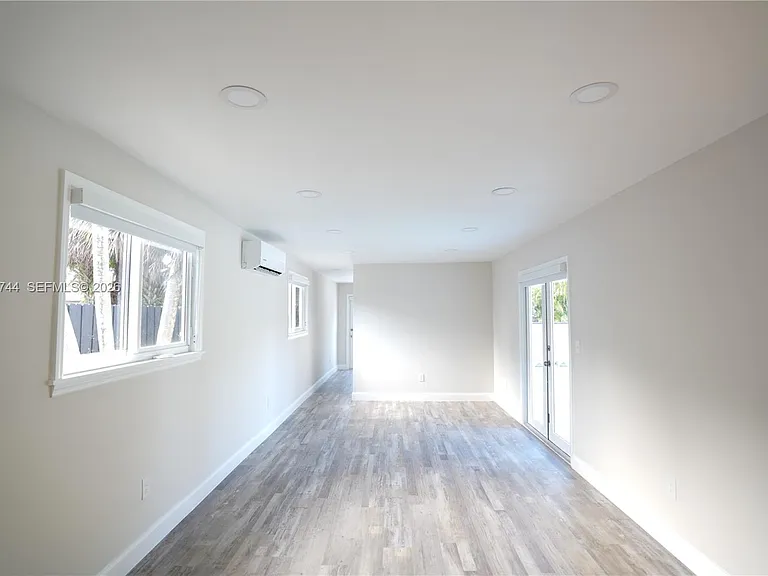 2573 Conroy Dr — Photo 28