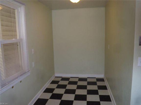 4th image of 9420 Peachtree St #A