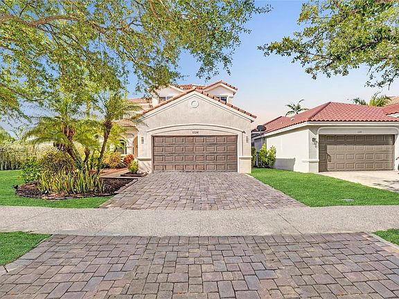 2nd image of 1324 Banyan Way