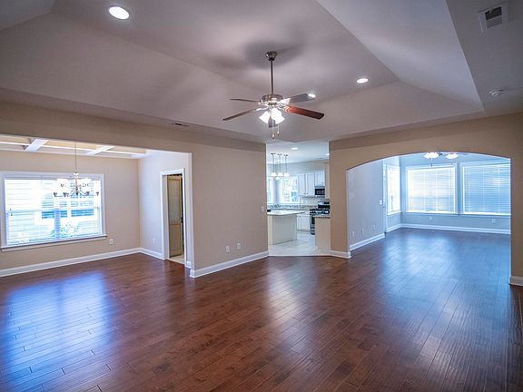 4th image of 436 Arlington Circle
