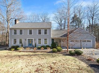 25 Woodside Cir, Sturbridge, MA 01566