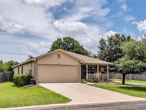 2nd image of 15135 Faircrest Dr