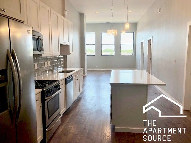 1st image of 7064 N Clark St #202