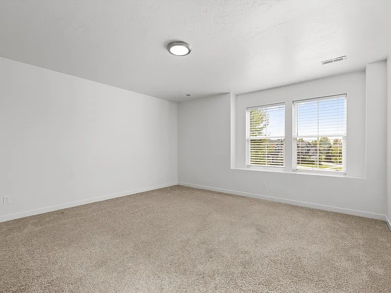 655 N Sevenoaks Ave — Photo 17