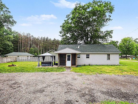 2nd image of 2997 Middle Lake Rd
