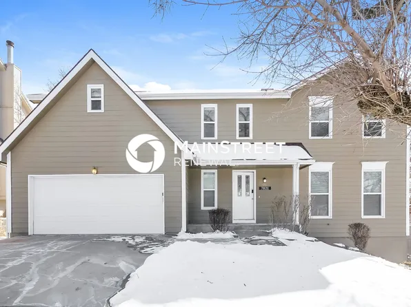 7821 Woodstone Ln, Lenexa, KS 66217