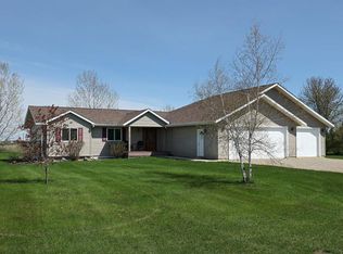 29470 Finch Ct, Cannon Falls, MN 55009