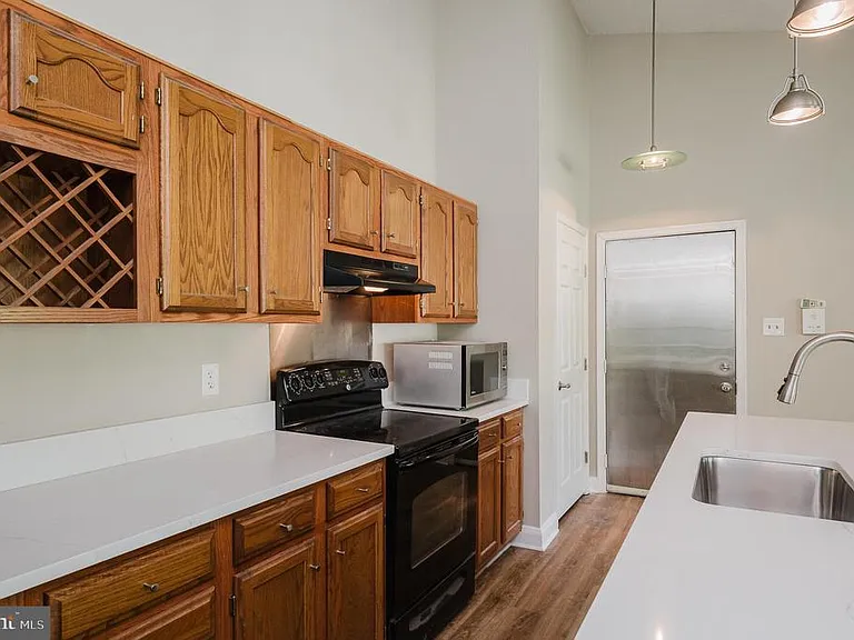3100 Cardinal Way #J — Photo 7