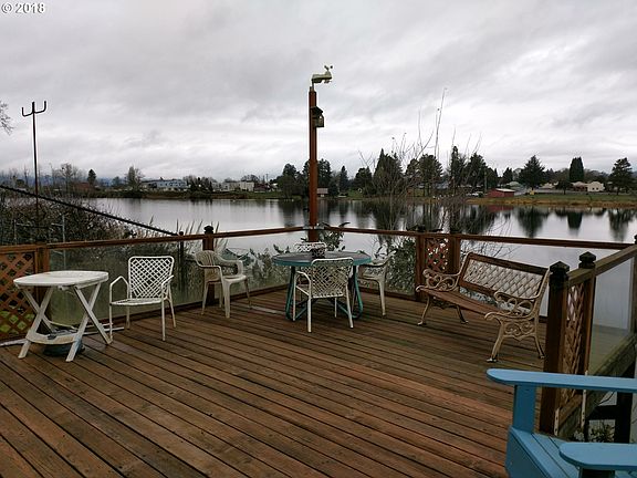 3rd image of 296 Island Aire Dr