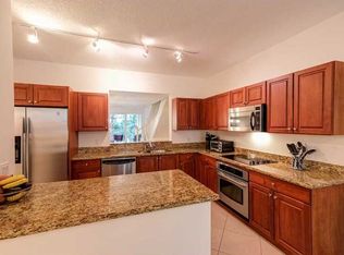 7562 SW 102nd St #210, Pinecrest, FL 33156