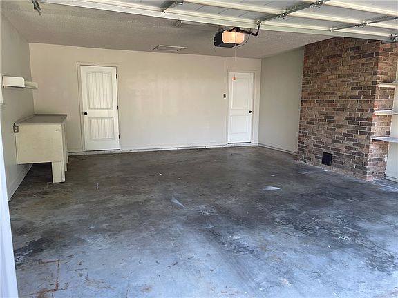 2nd image of 904 E Norristown Cir