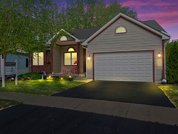 3rd image of 861 Prairie Ridge Dr