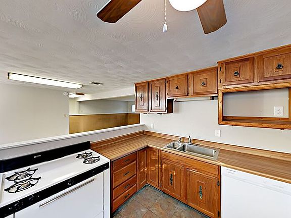 3rd image of 1013 Montclair Dr