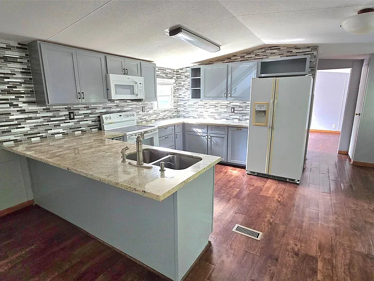 4915 Sitca St — Photo 5