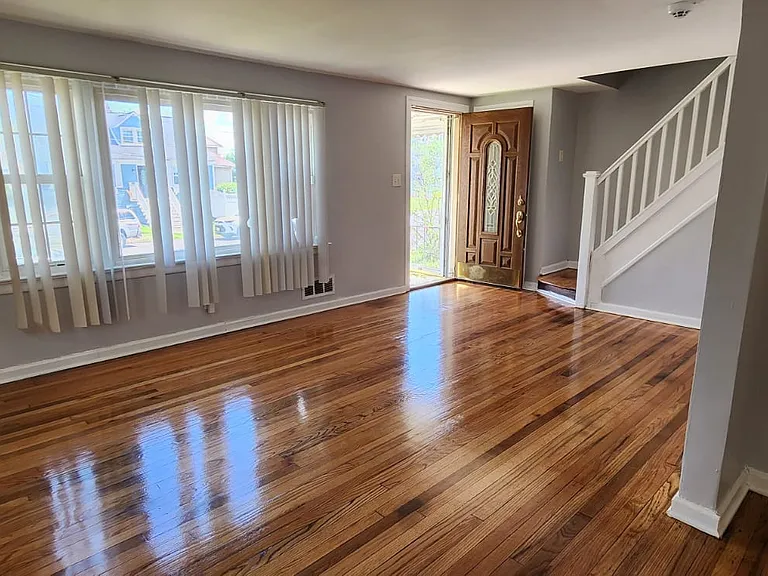 373 E Lake Ave — Photo 3