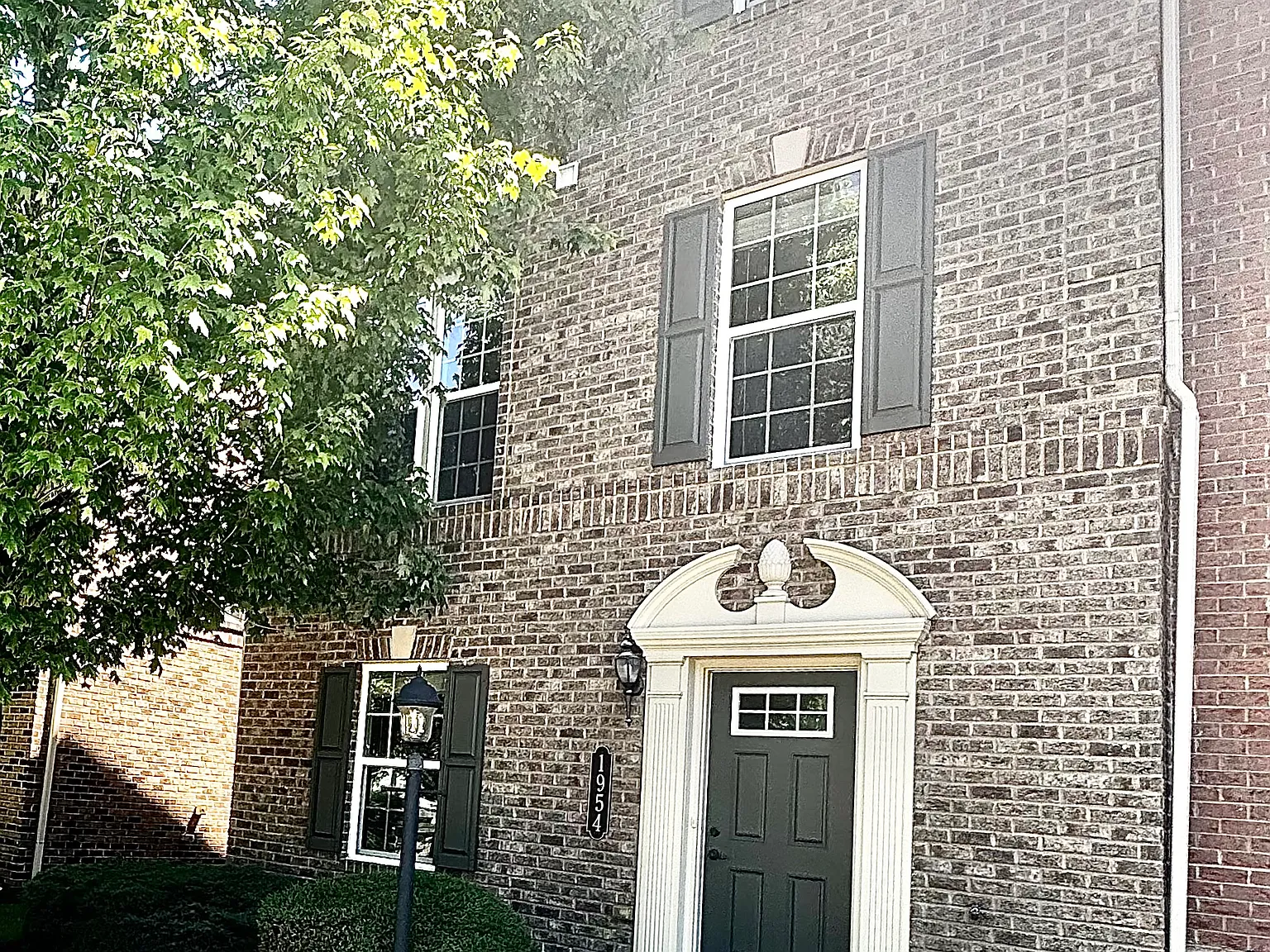 3 bed, 2.5 bath, 1620 sqft, $2,300 — Photo 2