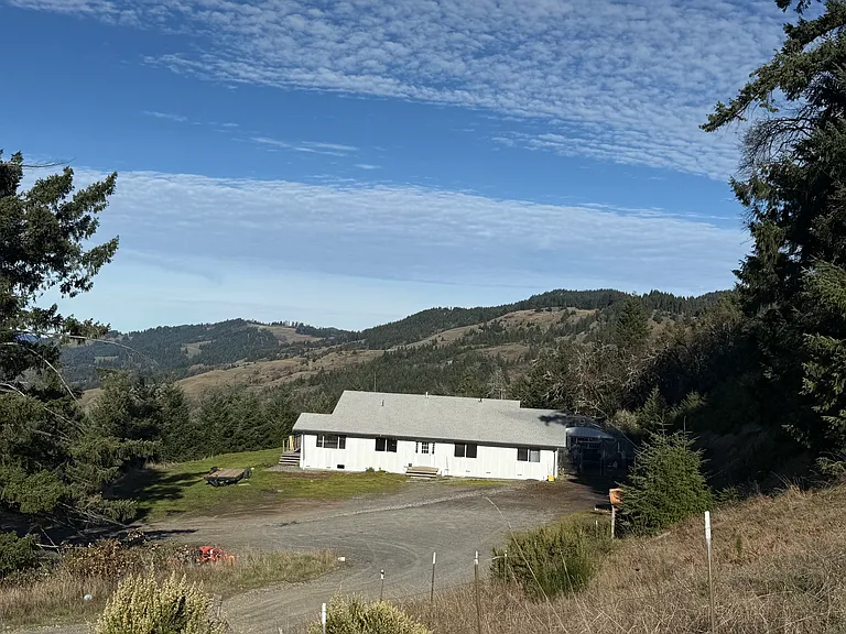 480 Sabertooth Rd — Photo 2
