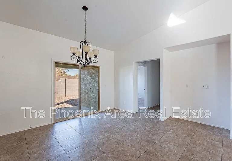 244 N Wesley — Photo 13