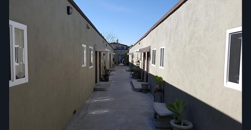 2nd image of 1238 Raymond Ave