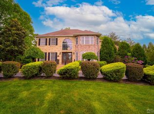 6 Robin Ln, Monroe Township, NJ 08831