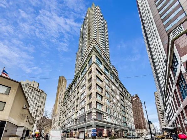 100 E Huron St APT 3505, Chicago, IL 60611