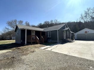 561 Zeandale Rd, Manhattan, KS 66502